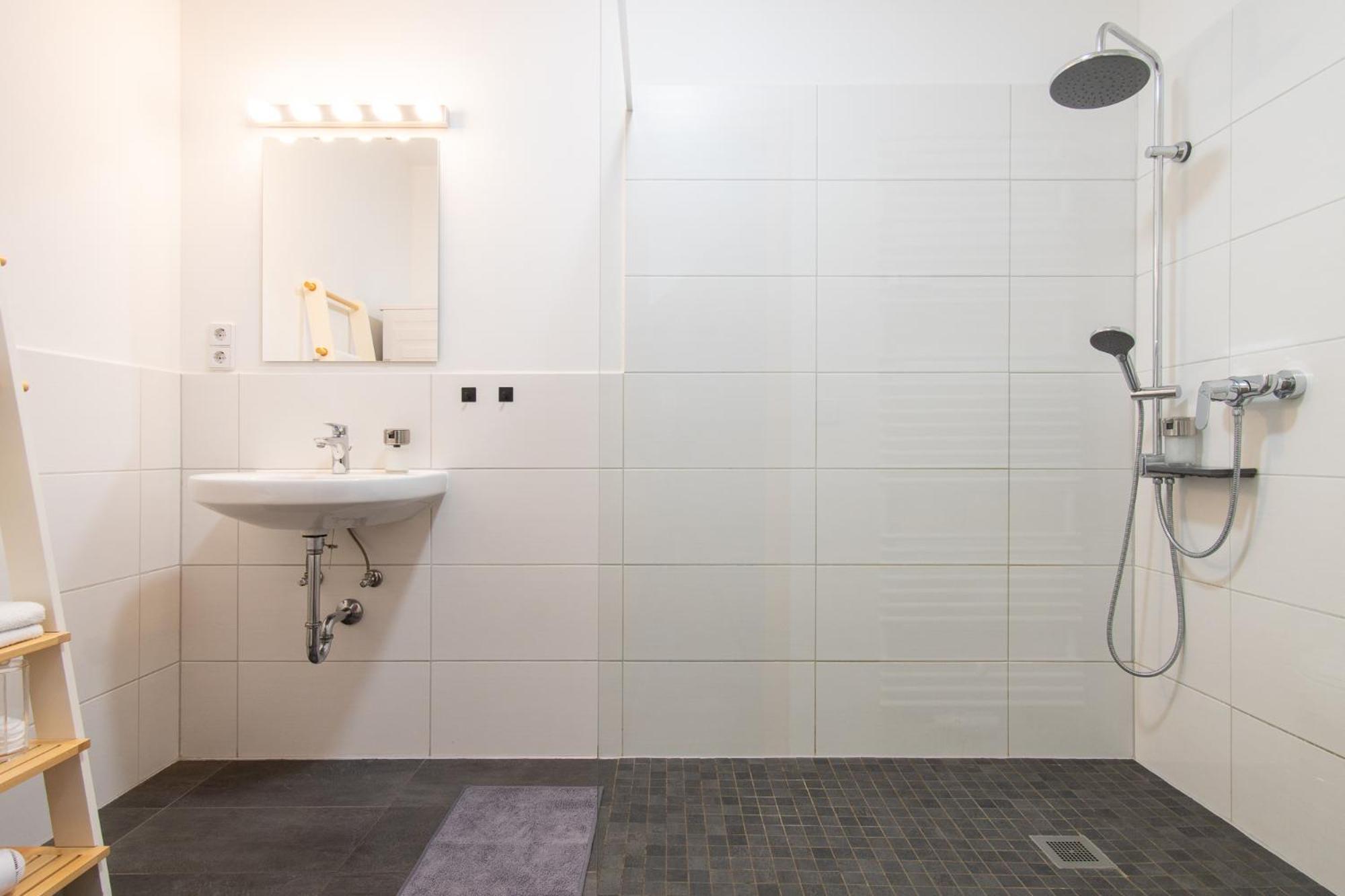 Luxurioeses Apartment, 10Min Innenstadt, Parkplatz Erfurt Buitenkant foto