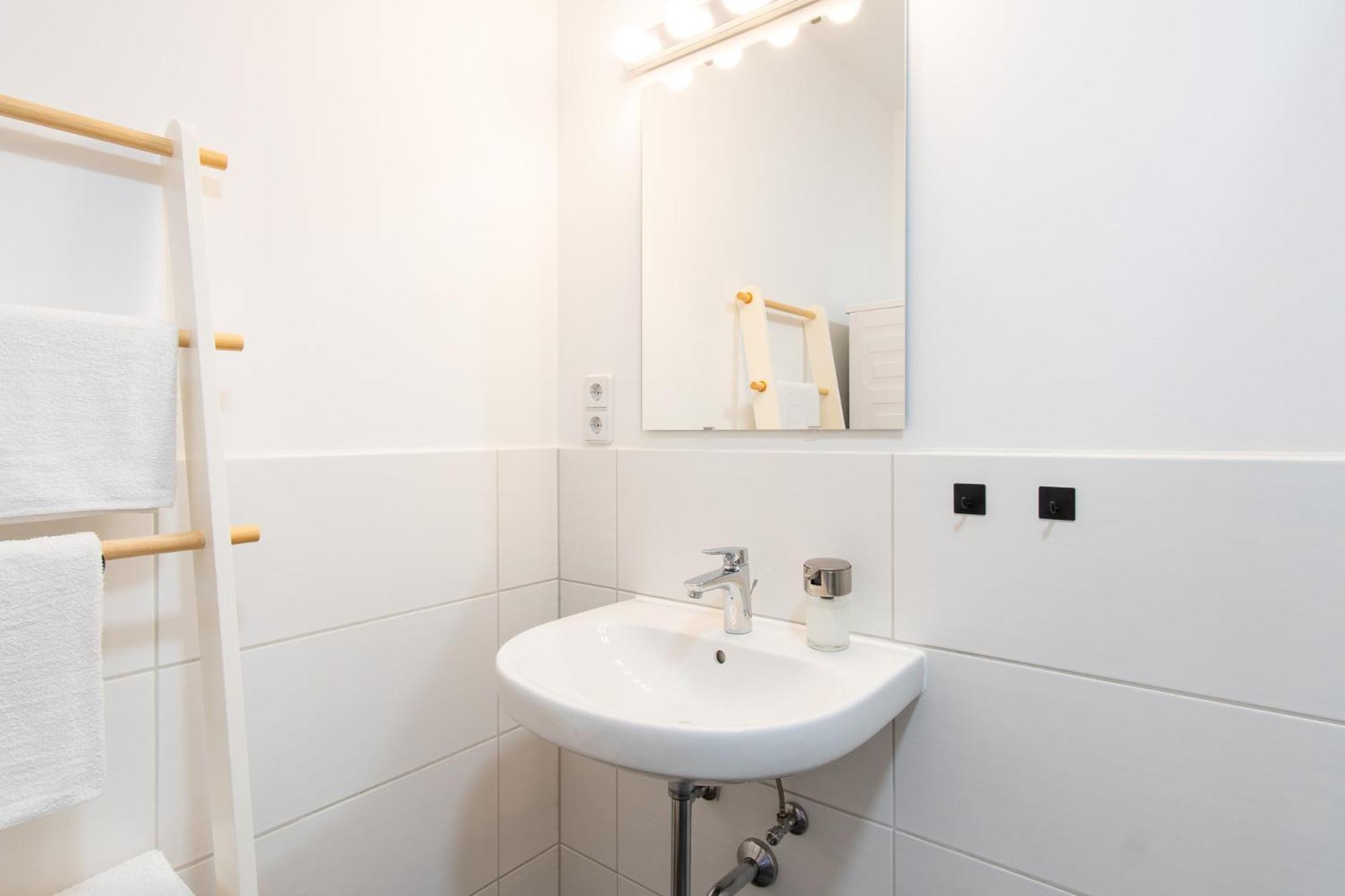 Luxurioeses Apartment, 10Min Innenstadt, Parkplatz Erfurt Buitenkant foto